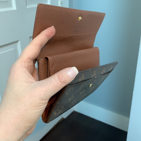 2011 authentic Louis Vuitton international wallet - poor edges and corners - Picture 8 of 16